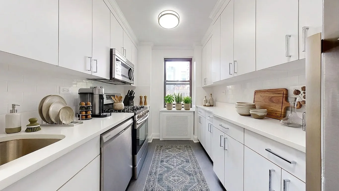 20 Beekman Place — Photo 2