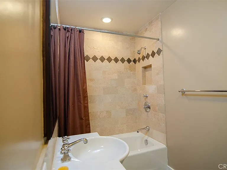 3655 Yorkshire Rd — Photo 9