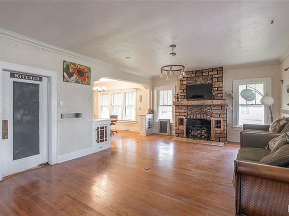 4th image of 100 E Scioto St