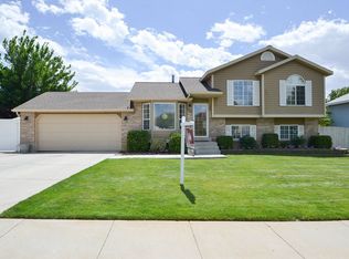 956 E Sandcrest Dr, Sandy, UT 84094