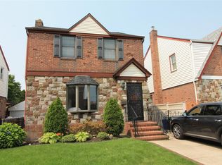 6216 82nd Pl, Middle Village, NY 11379