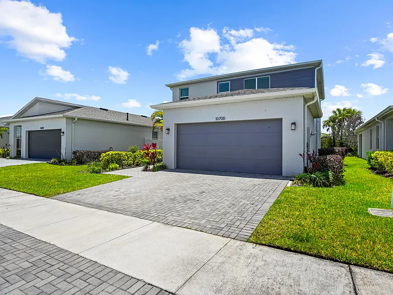 10700 SW Gloriana St — Photo 2