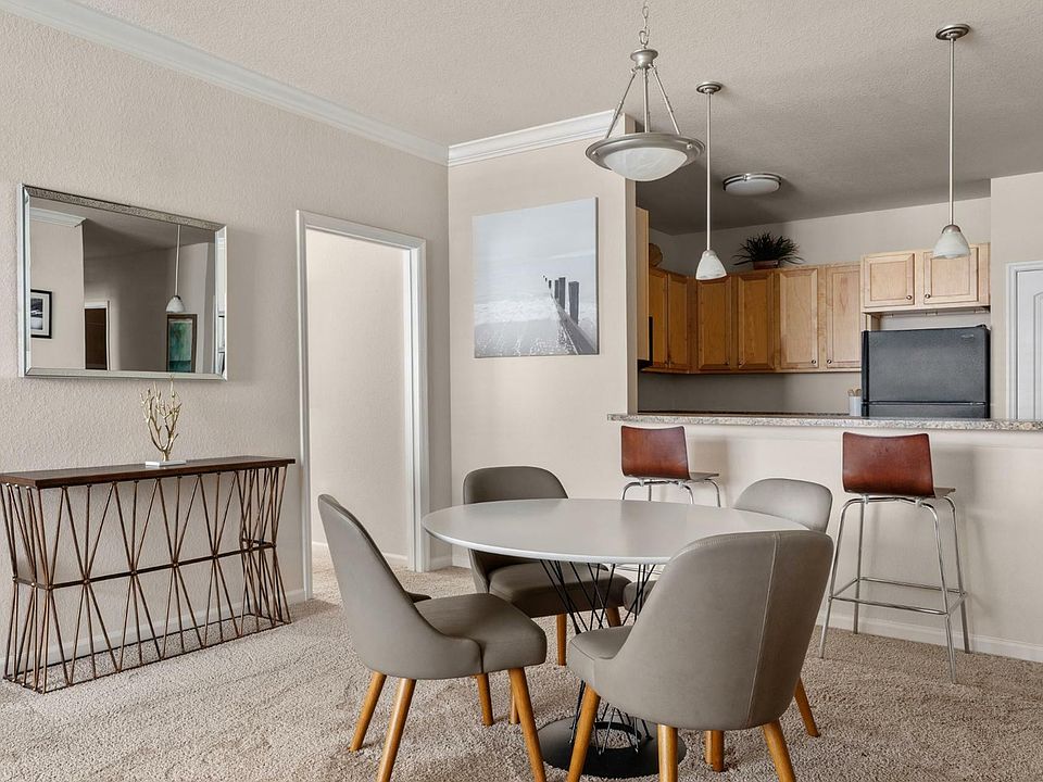 525 Avalon Park - Dining Area