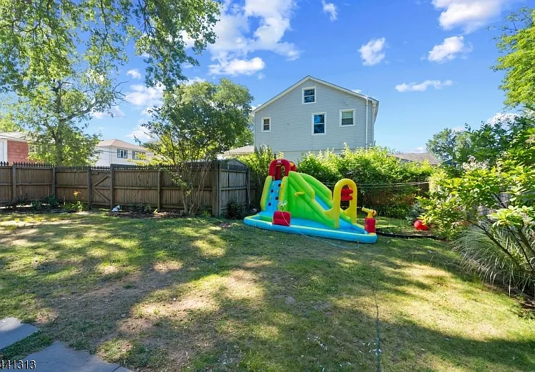 138 Bessida St — Photo 4