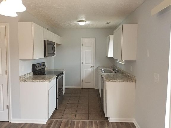 3rd image of 1420 Gatlinburg Ct