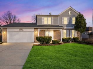 10S241 Wallace Dr, Downers Grove, IL 60516