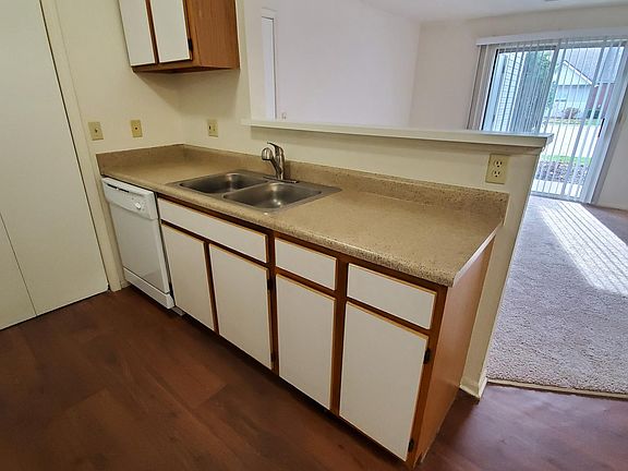 5th image of 6026 Applegrove Ln