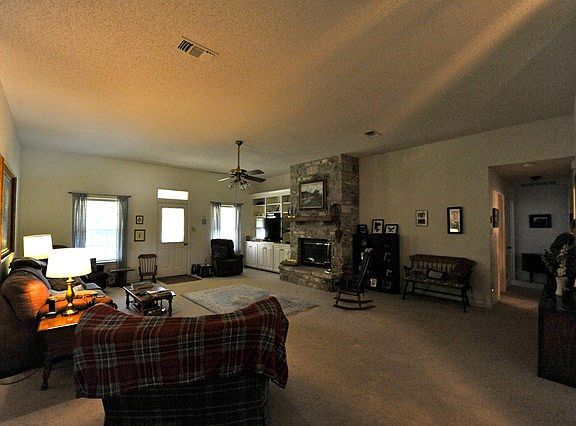 5th image of 111 Holly Hill Dr
