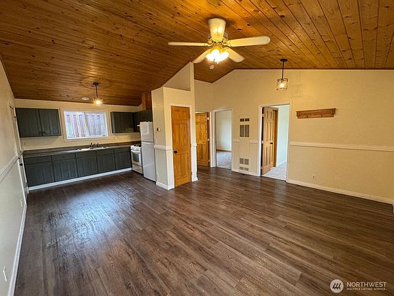 4th image of 475 SE Barrington Drive #D