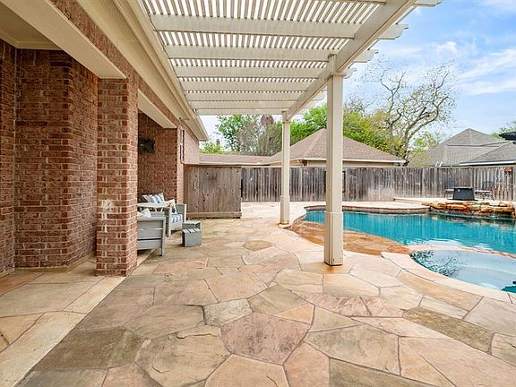3rd image of 1706 E Hedgecroft Drive