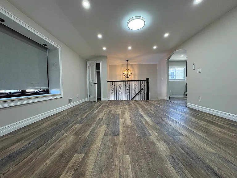 8 Rockville Ave #2 — Photo 13