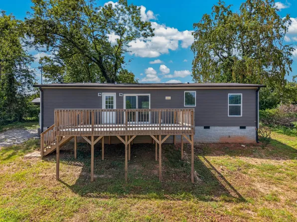 135 Gamble Ln, La Follette, TN 37766
