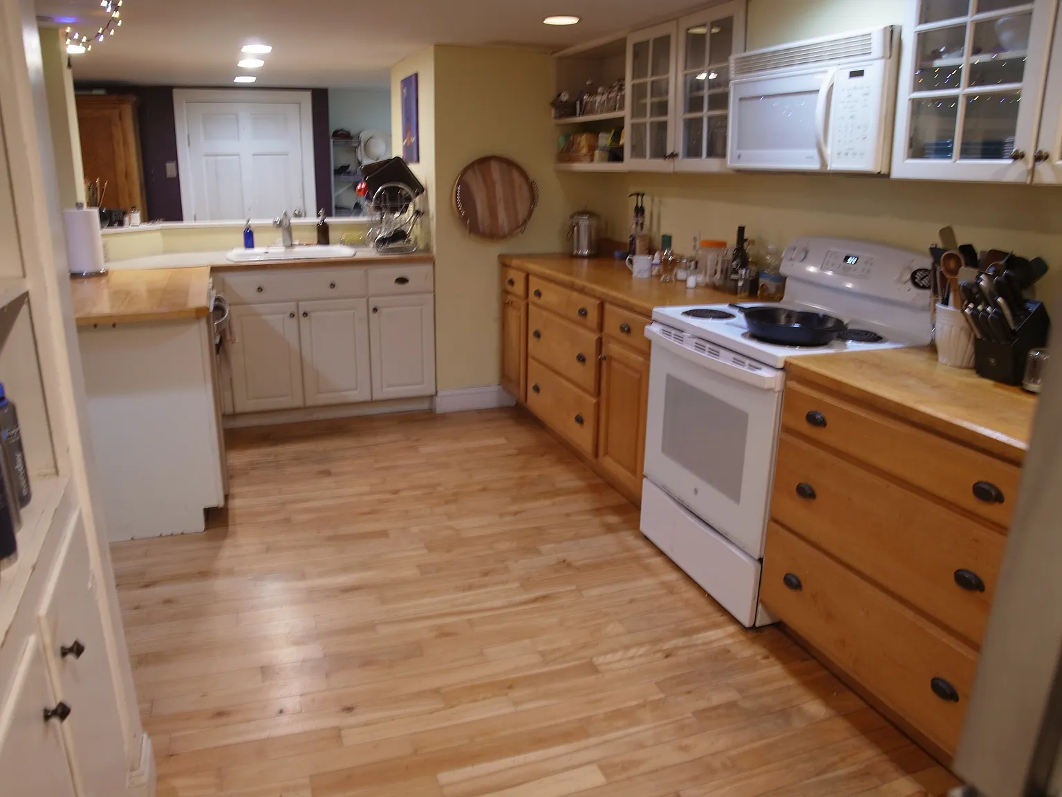 2 bed, 1.5 bath, 2094 sqft, $2,750 — Photo 2