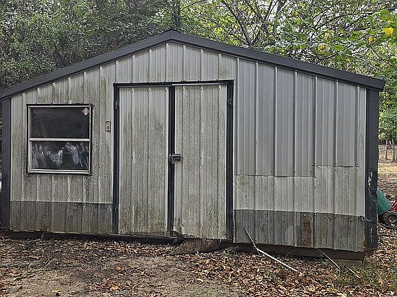 4th image of 7060 Logan Rd