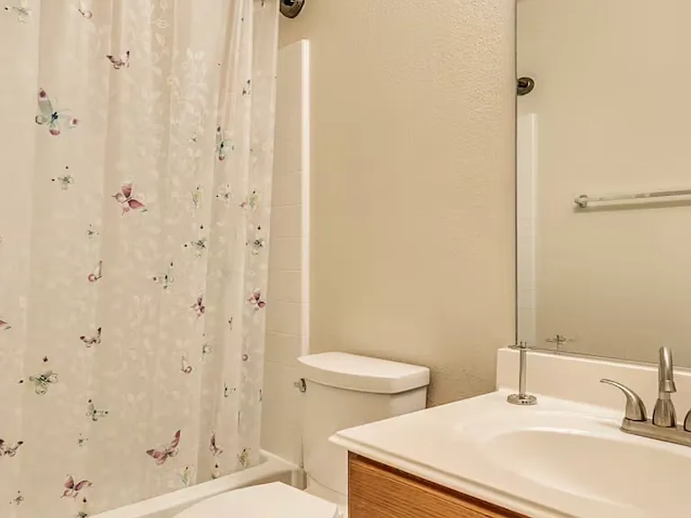 1138 Jamie Dr — Photo 9