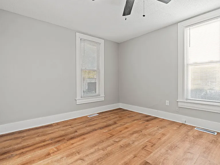 316 W Park St — Photo 9