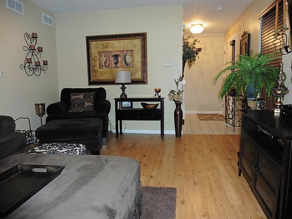 3rd image of 1344 Sandhurst Ln #1344