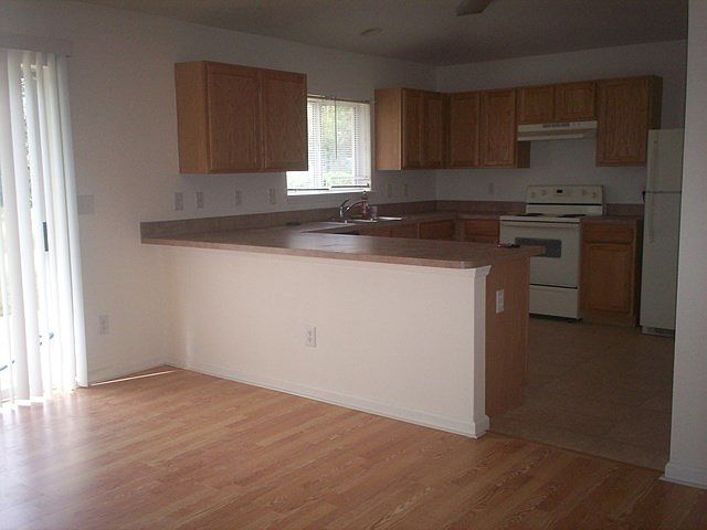 2nd image of 18 Richelieu Ln