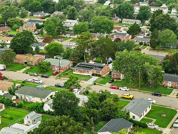 4th image of 2215 Rawood Dr