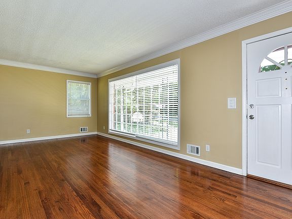 4th image of 266 Normandy Dr