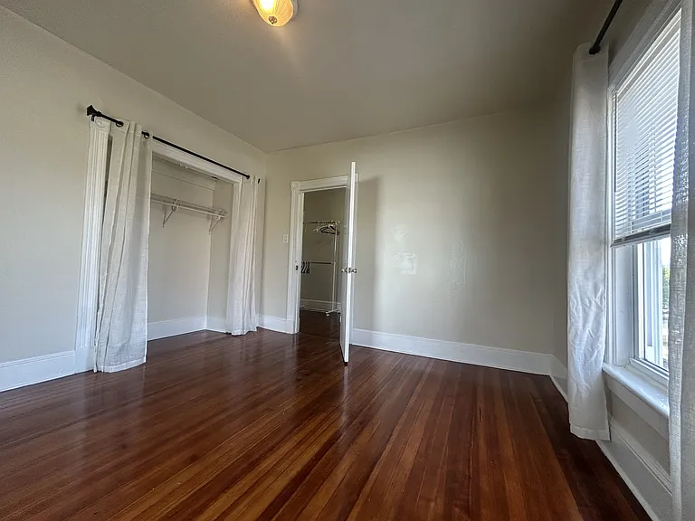 35 Kent Ave — Photo 8