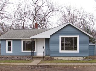 506 N Line St, Chesaning, MI 48616