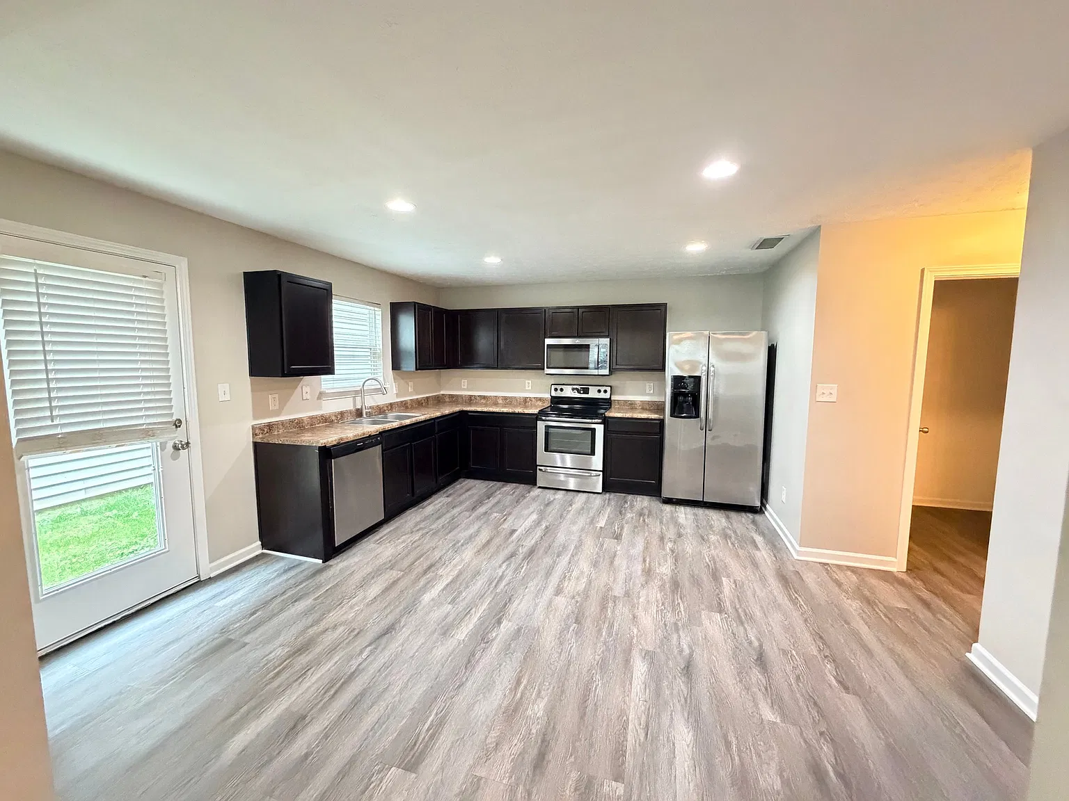 Spacious 4 Bed/2.5 Bath Single Family Home in Noblesville - $2000/mo — Photo 4