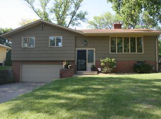 1840 Gramsie Rd, Arden Hills, MN 55112
