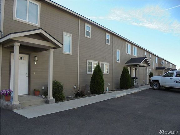 2nd image of 611 3rd Ave NE