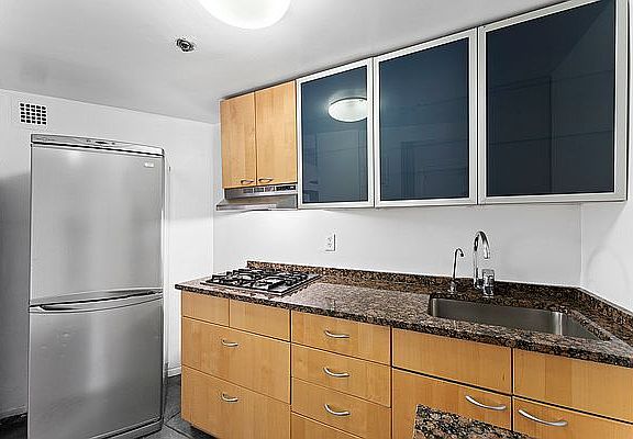 4th image of 67 E 11th St APT 524