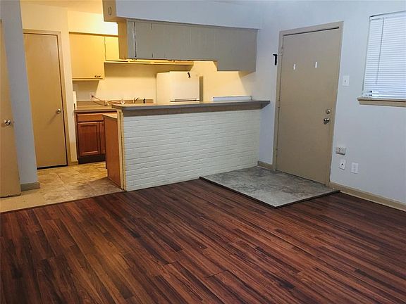 2nd image of 1849 Richmond Ave APT 48