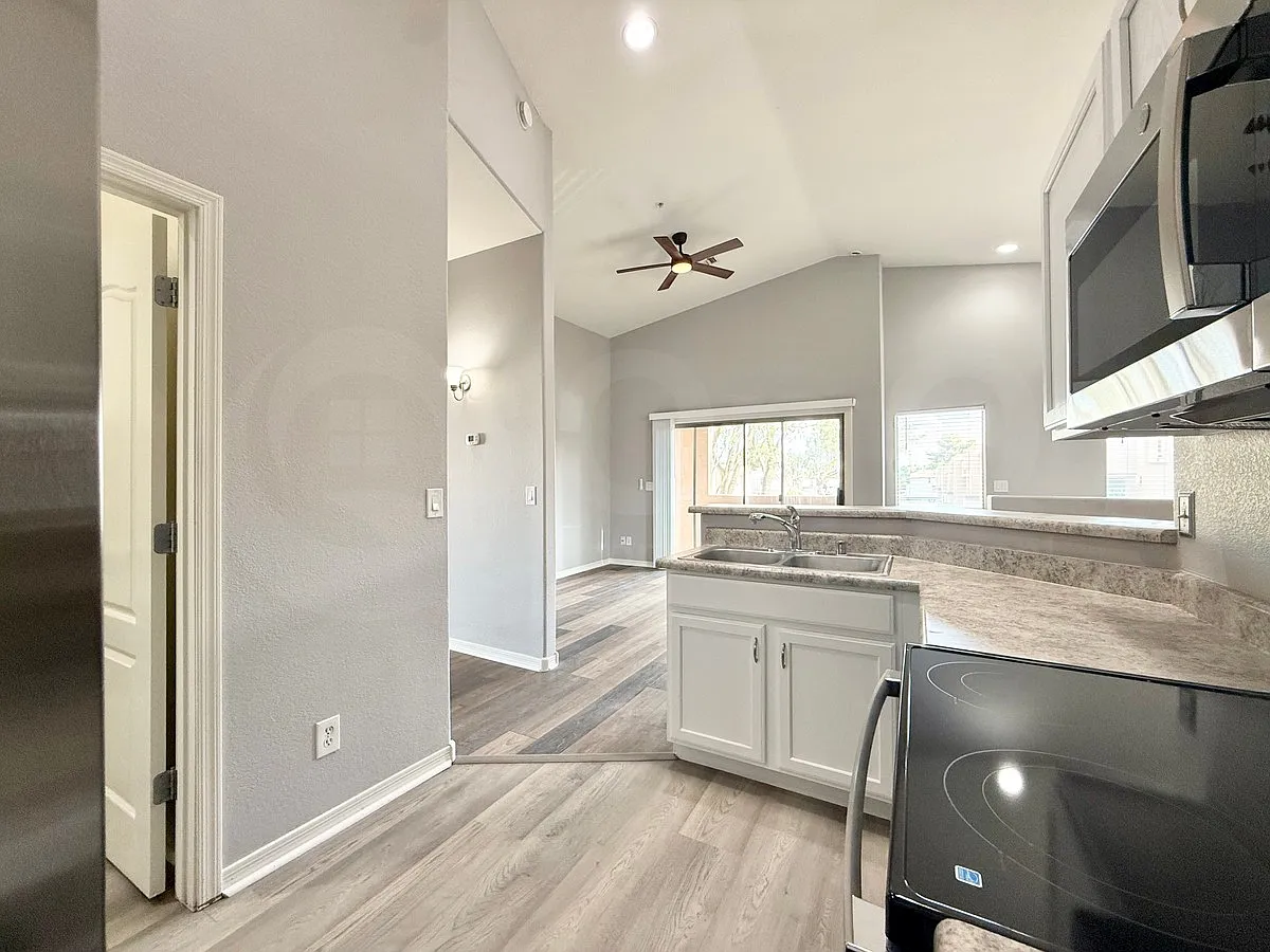 2 bed, 2.0 bath, $1,550 — Photo 4