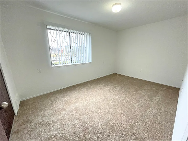 Charter Oaks Apartments — Photo 219