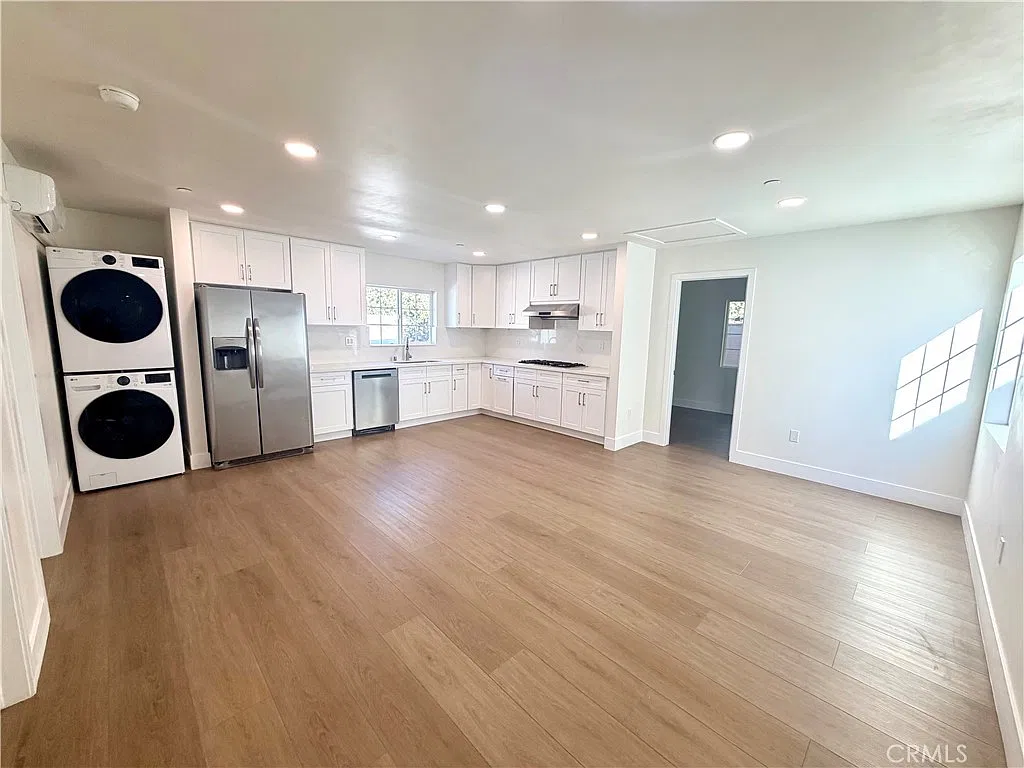 2 bed, 800 sqft, $2,800 — Photo 2