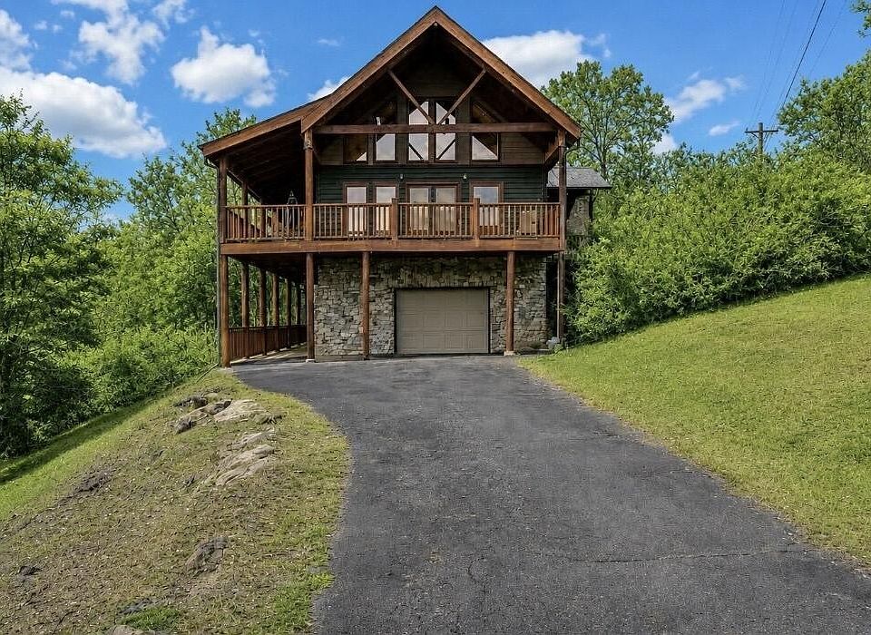1st image of 403 Happy Hollow Ln