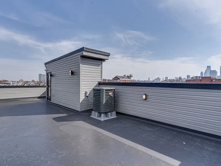 Brand New Luxury Townhouses — Photo 8