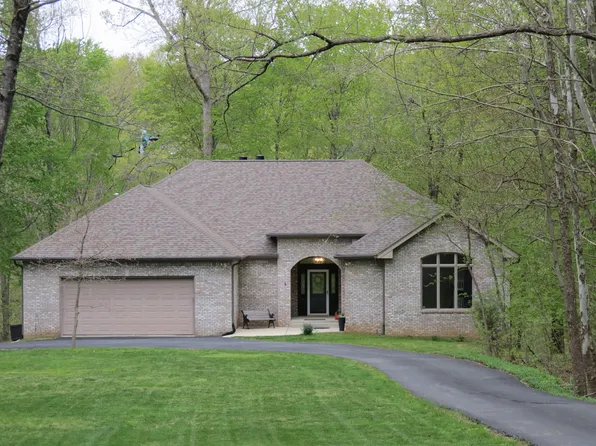 7813 S Solitude Ln, Trafalgar, IN 46181