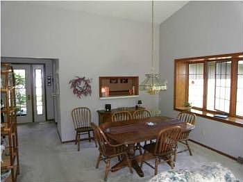 4th image of 1402 Suncrest Dr NE