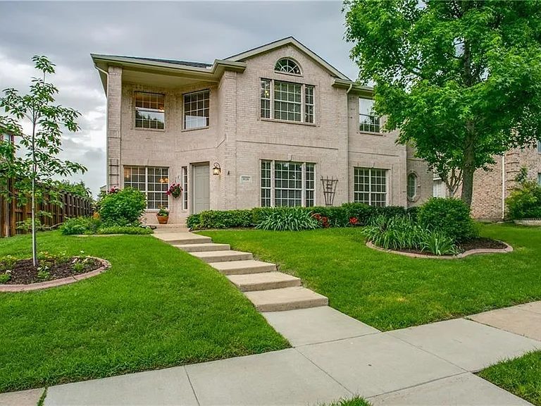 8120 Grand Canyon Dr — Photo 2