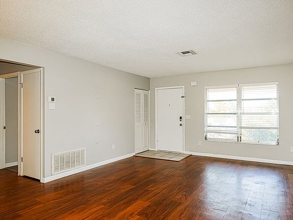 5th image of 9350 Bayside Ct