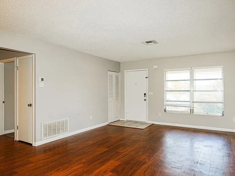 9350 Bayside Ct — Photo 5