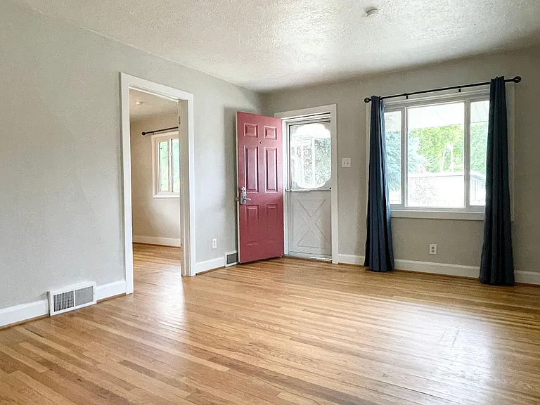 1232 S 300 E — Photo 2