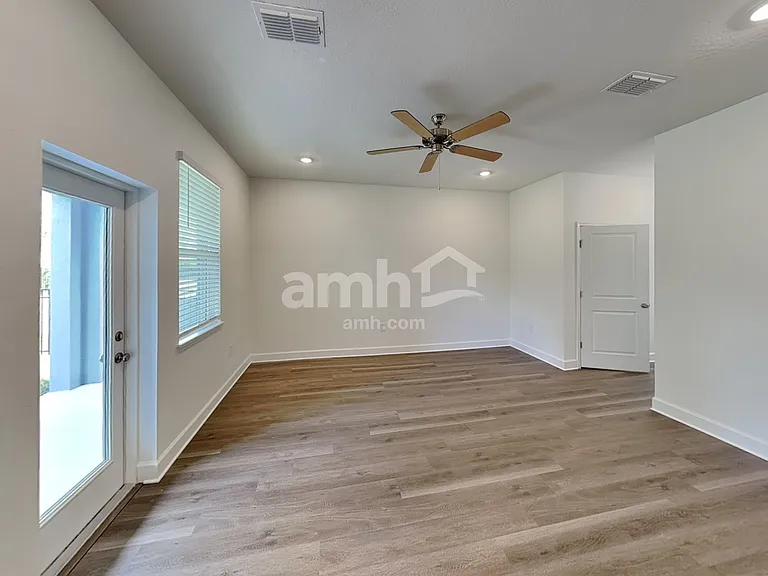 3217 Muscatine Ave — Photo 7