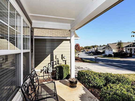 3rd image of 207 Winthrope Dr