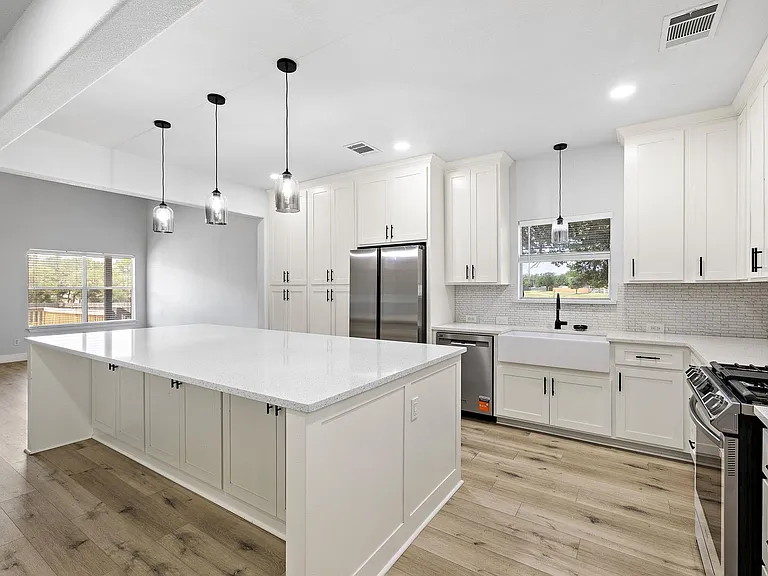 502 Sherwood Ct — Photo 10