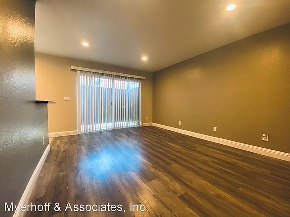 4th image of 25013-25021 Cypress Ave APT 25021-2