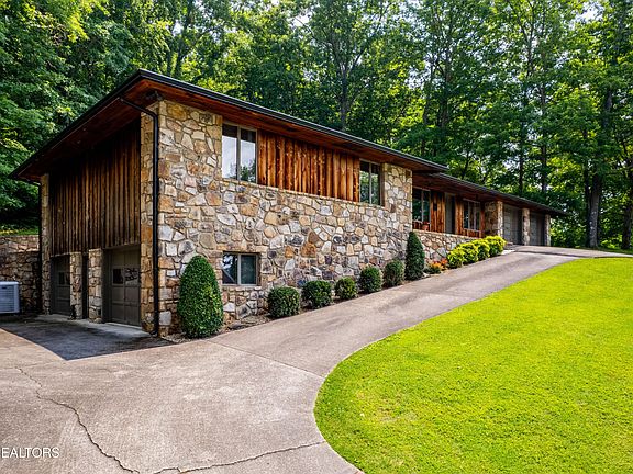 2nd image of 3837 Twin Island Dr
