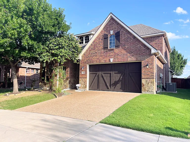 3103 Townsend Dr — Photo 2