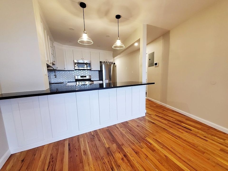 1st image of 25-02 Crescent St #2F