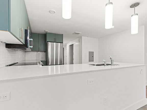 4th image of 1024 Marine St #5189946